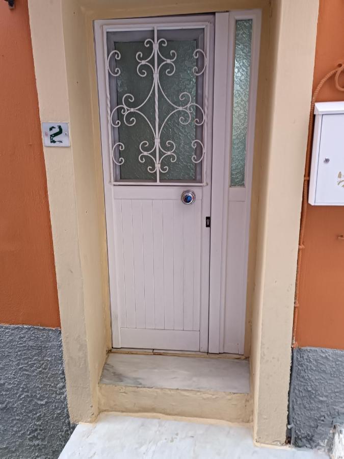 Two-Storey Maisonette Next To The Port Mantouki Bagian luar foto